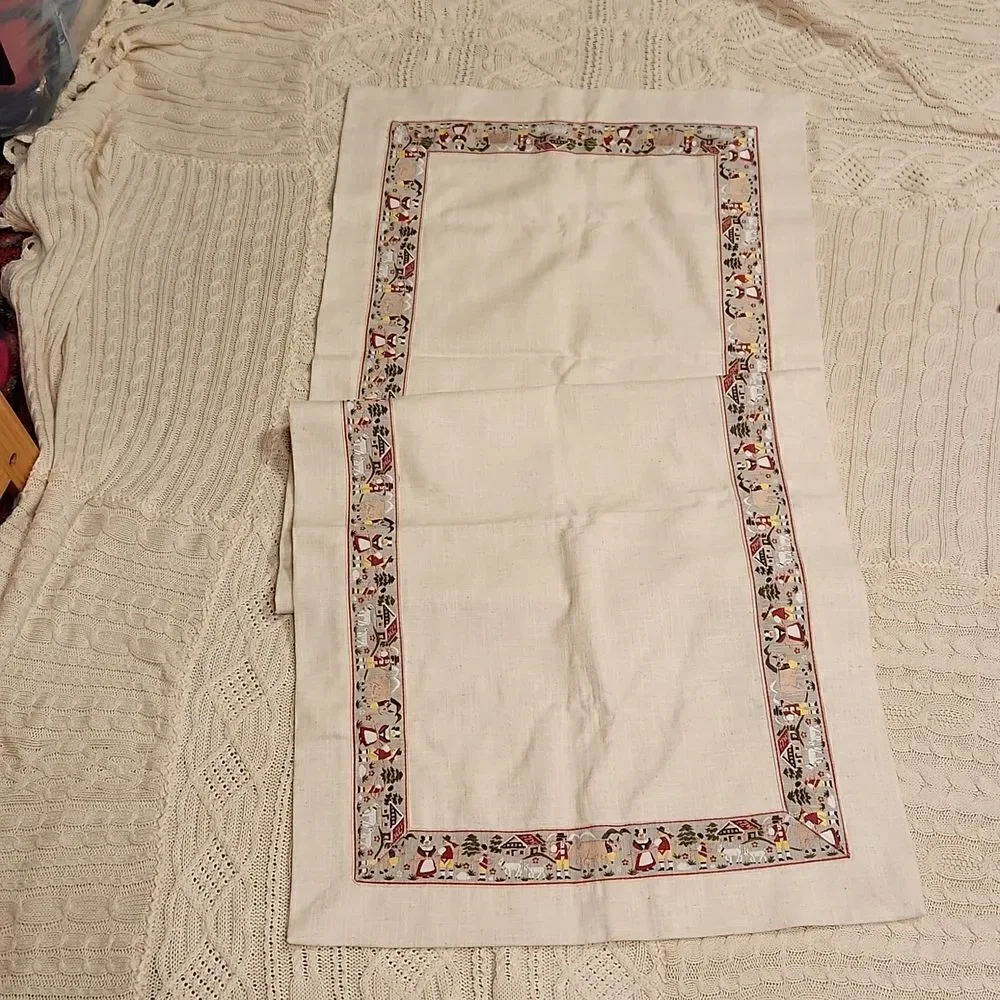 Alba Home table runner with peasant scenes